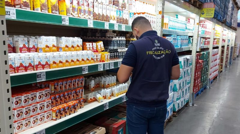Procon-AM apreende mais de 170 Kg de produtos em supermercado na zona sul de Manaus