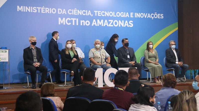 As medalhas foram entregues pelo ministro do MCTI, Marcos Pontes, que disse fazer questão de participar do evento e conversar com os alunos sobre a importância de estudar a Ciência e as tecnologias.