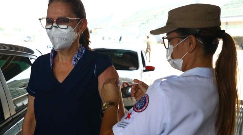 Vacina Amazonas: maior certeza de segurança e felicidade contagiam profissionais de saúde com dose de reforço