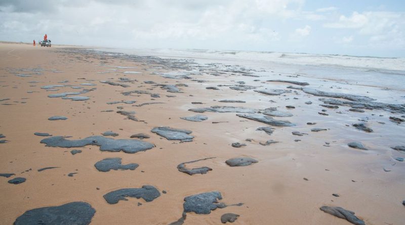 Marinha diz que três navios são suspeitos por manchas de óleo no Nordeste em 2019