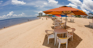Praia da Ponta Negra recebe serviços de reparo para funcionamento também aos sábados