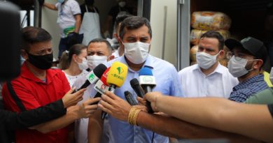 Peixe no Prato Solidário: Wilson Lima participa da entrega de três toneladas de pescado em Rio Preto da Eva