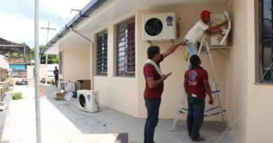 Secretaria de Educação entrega 100 aparelhos de ar-condicionado para escolas estaduais de Tefé