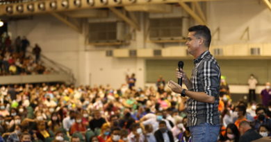 Professores comemoram reajuste salarial anunciado pela Prefeitura de Manaus