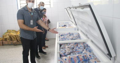 Prefeitura de Manaus realiza visita para verificar abastecimento da merenda escolar em unidades de ensino da Semed