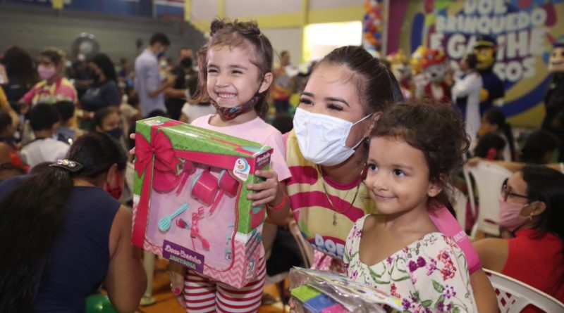 Governo do Amazonas encerra terceira edição da campanha "Doe um Brinquedo e Ganhe Sorrisos"