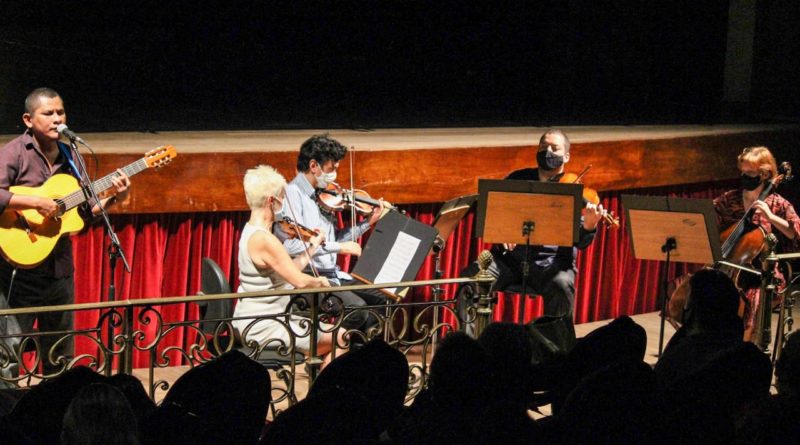 Show Inclusivo para pessoas com deficiência é apresentado no Teatro Amazonas