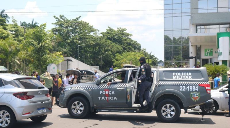 Segurança é reforçada durante a chegada da seleção brasileira de futebol em Manaus