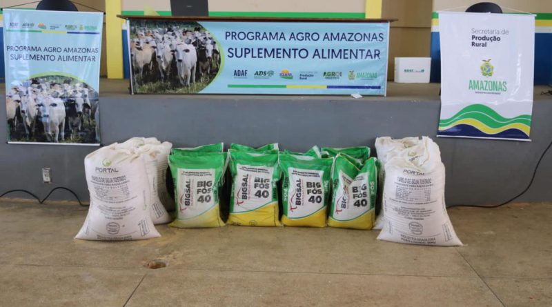 Pecuaristas dos municípios de Manaquiri e Boa Vista do Ramos são beneficiados com suplemento alimentar animal