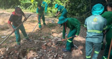 Reeducandos do semiaberto e aberto iniciam limpeza do local para construção da edícula, passo fundamental e principal da aula prática do curso de Pedreiro