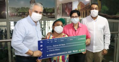 Governo do Amazonas entrega crédito emergencial para microempreendedores