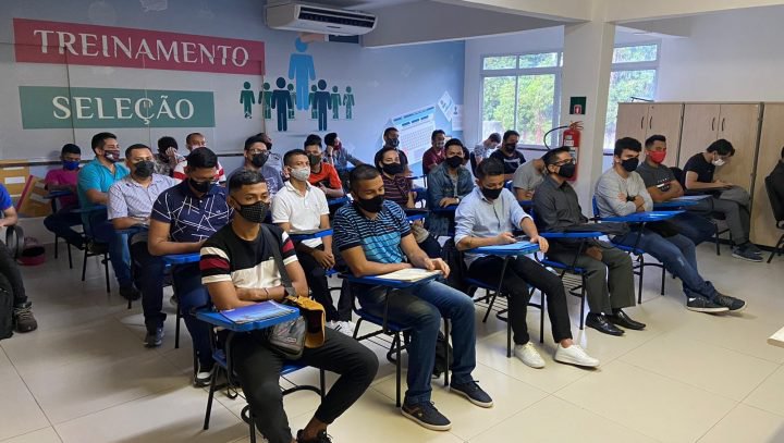 Prefeitura realiza processo seletivo com jovens cadastrados no Sine Manaus