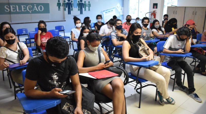 Prefeitura realiza cadastro de mais de 500 jovens no Sine Manaus