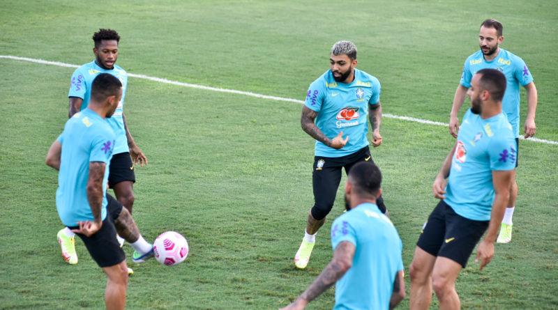 Seleção Brasileira realiza treino no Estádio da Colina pela primeira vez na história