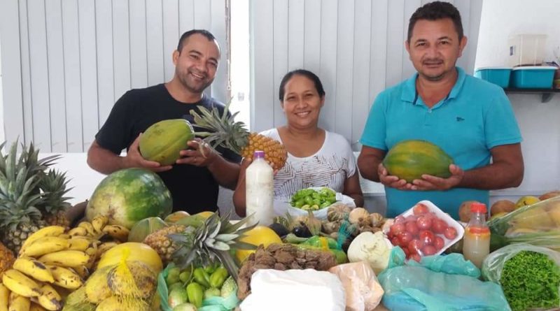 Produtores rurais promovem feira de agronegócio, com venda de produtos, exposições, música e rodeio