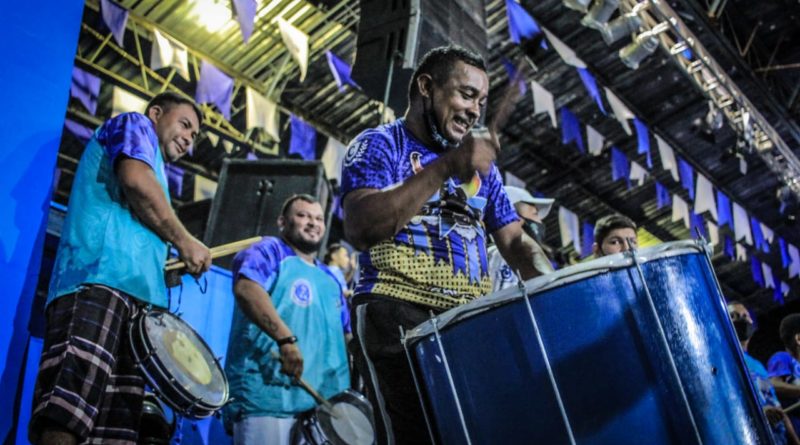 Torcedor azulado vive expectativa para festa de 108 do Boi bumbá Caprichoso