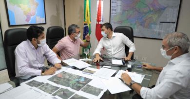 Governador Wilson Lima assina contrato para pavimentar 77 ruas em Iranduba