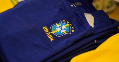 Copa do Mundo movimenta vendas de camisas da Seleção em Manaus Copa do Mundo movimenta vendas de camisas da Seleção em Manaus