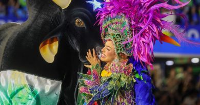 Caprichoso transforma a floresta em protagonista e reforça defesa da Amazônia na segunda noite Caprichoso transforma a floresta em protagonista e reforça defesa da Amazônia na segunda noite
