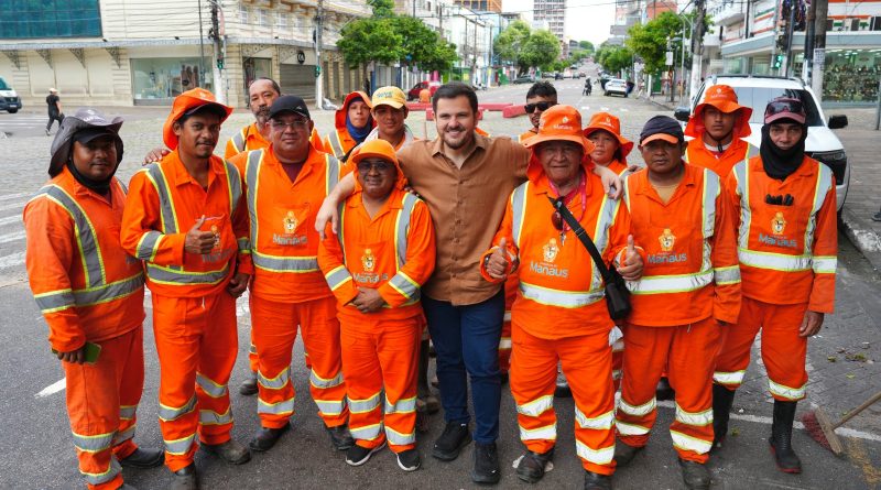 Renato Junior abre semana dos 100 dias ao lado dos garis e reforça aposta na limpeza urbana