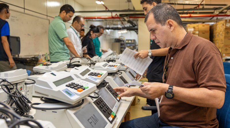 TRE-AM inicia simulado para testar urnas eletrônicas que serão usadas nas Eleições 2026