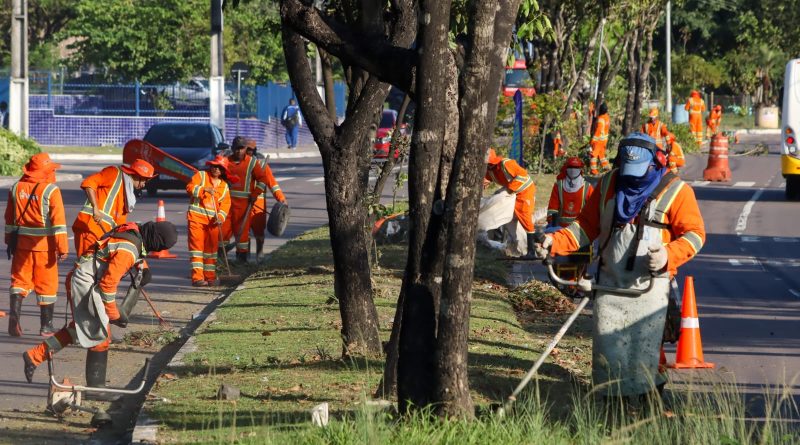 Mais de mil trabalhadores reforçam limpeza em Manaus