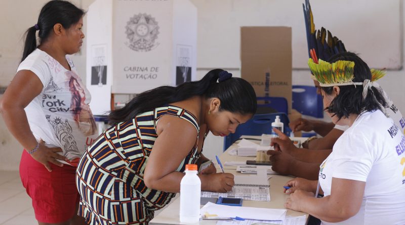Por trás da urna, cidadãos fazem a democracia chegar à Amazônia